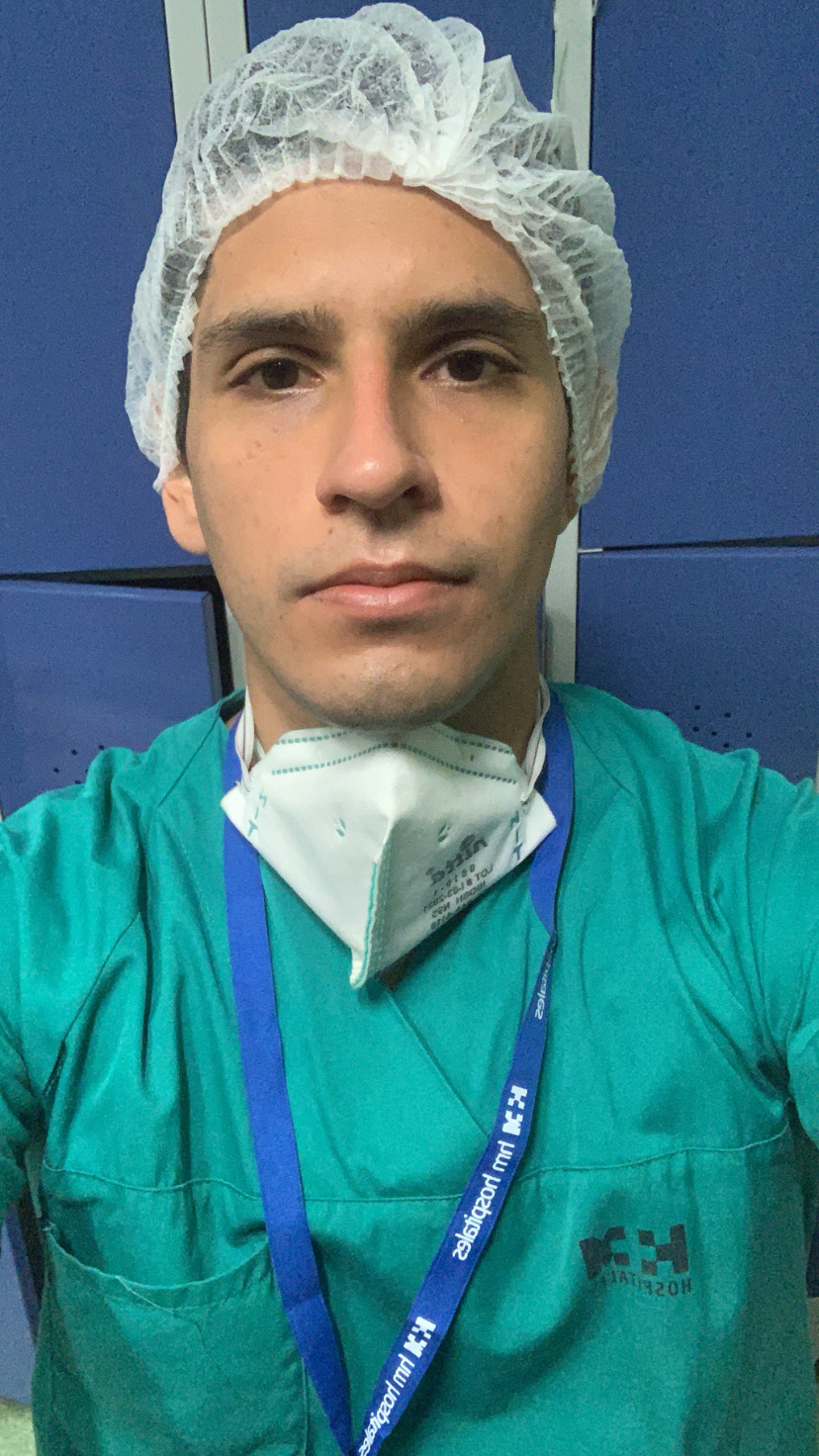 Dr. Oscar Tuesta en práctica médica